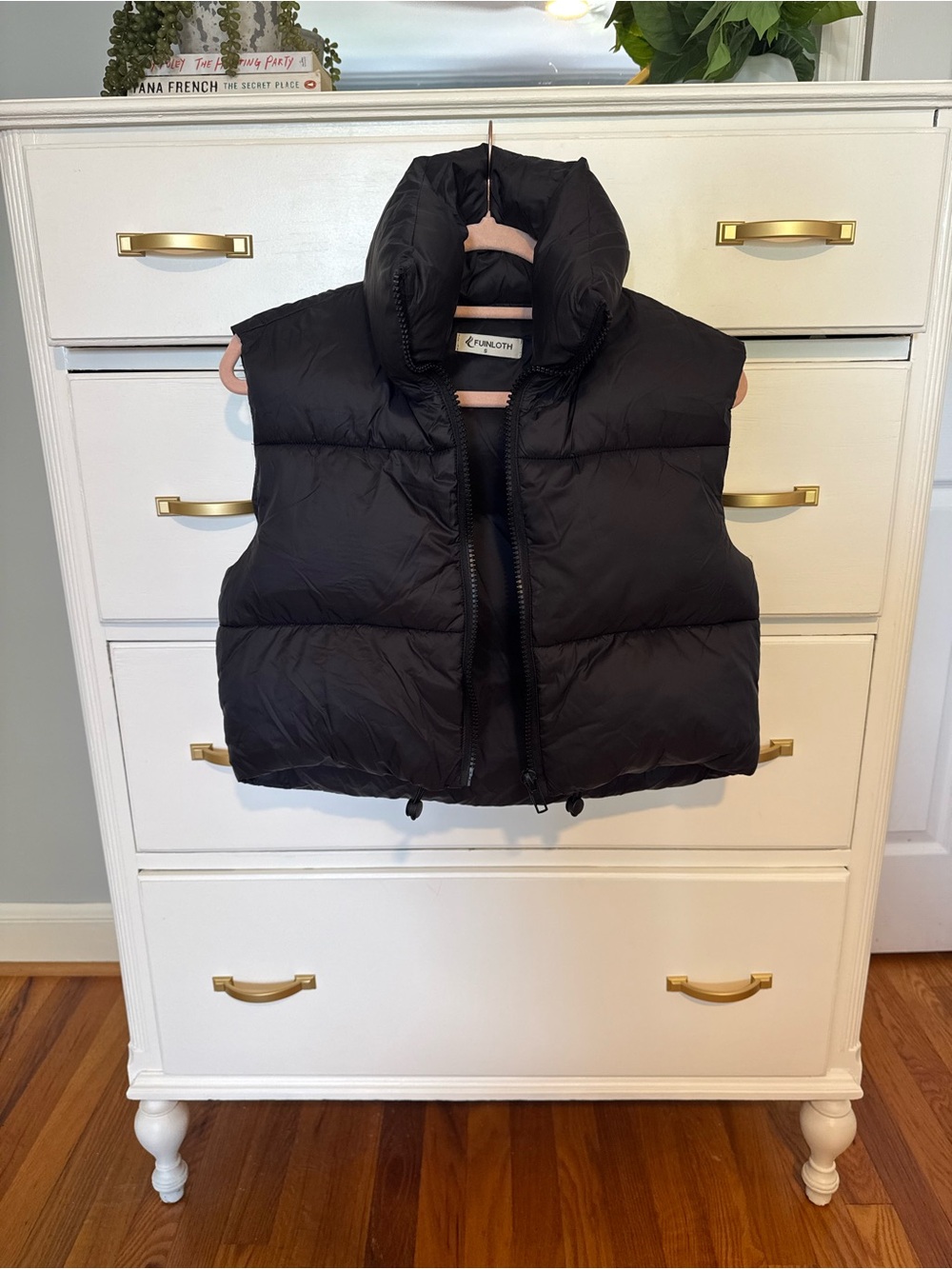 Fuinloth Women's Black Puffer Vest with High Collar